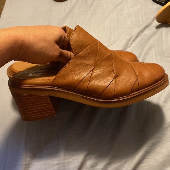 Seychelles Women's Masterpiece Clog in Tan - Picture 11 of 11